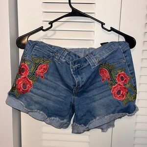 denim stretchy shorts with rose detailing